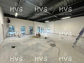 Flex in Venelles for lease Interior Photo- Image 2 of 9