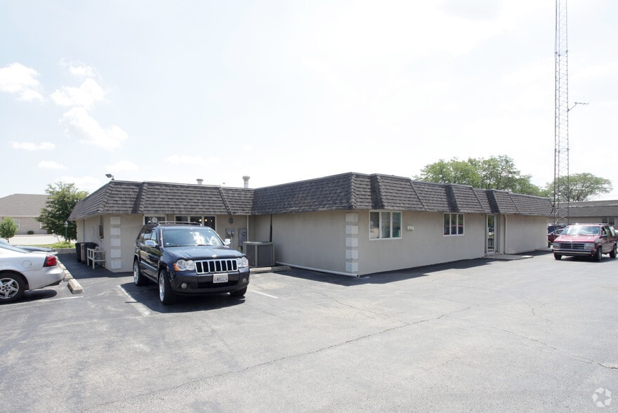 13-17 Fairlane Dr, Joliet, IL for sale - Building Photo - Image 1 of 5