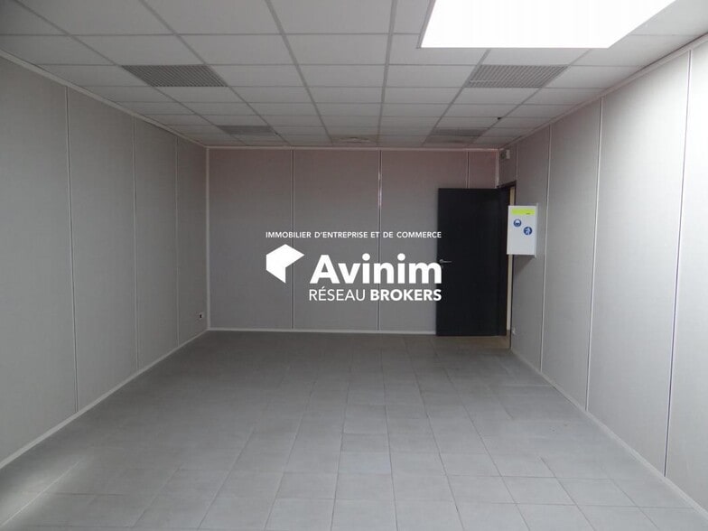 Office in Baillargues for lease - Interior Photo - Image 3 of 4