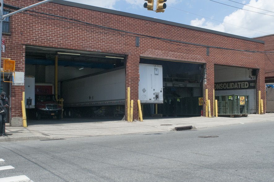 1213 Grand St, Brooklyn, NY for sale - Primary Photo - Image 1 of 1