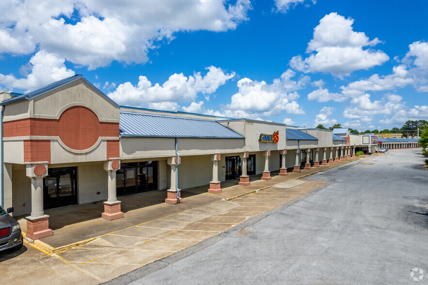 53-77 Carriage House Dr, Jackson, TN for sale - Primary Photo - Image 1 of 1