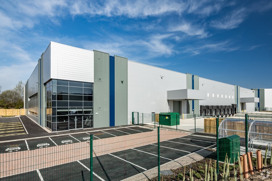 87 James Kearns Av, Rochdale for lease - Building Photo - Image 3 of 4