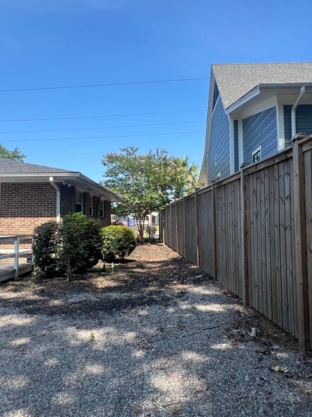 537 Folly Rd, Charleston, SC for lease - Building Photo - Image 3 of 40