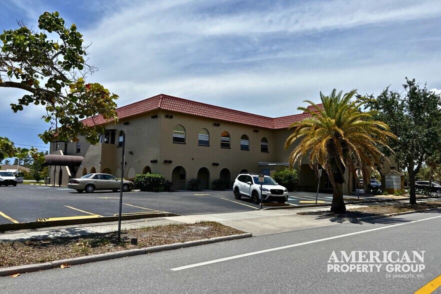 600 Nokomis Ave, Venice, FL for lease - Building Photo - Image 2 of 12