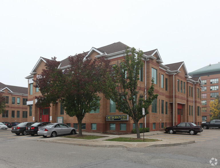 247 N Service Rd W, Oakville, ON for lease - Building Photo - Image 2 of 2