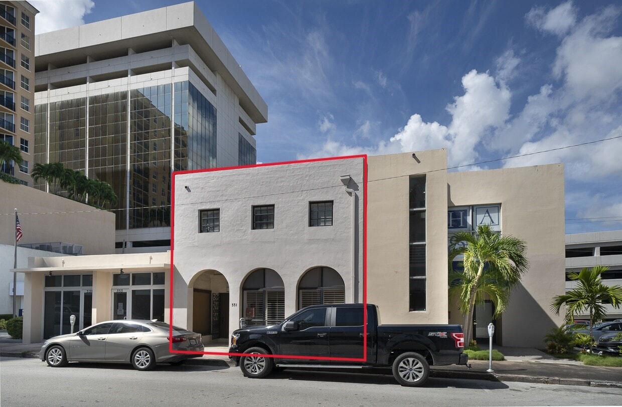 331 Almeria Ave, Miami, FL for lease Building Photo- Image 1 of 7