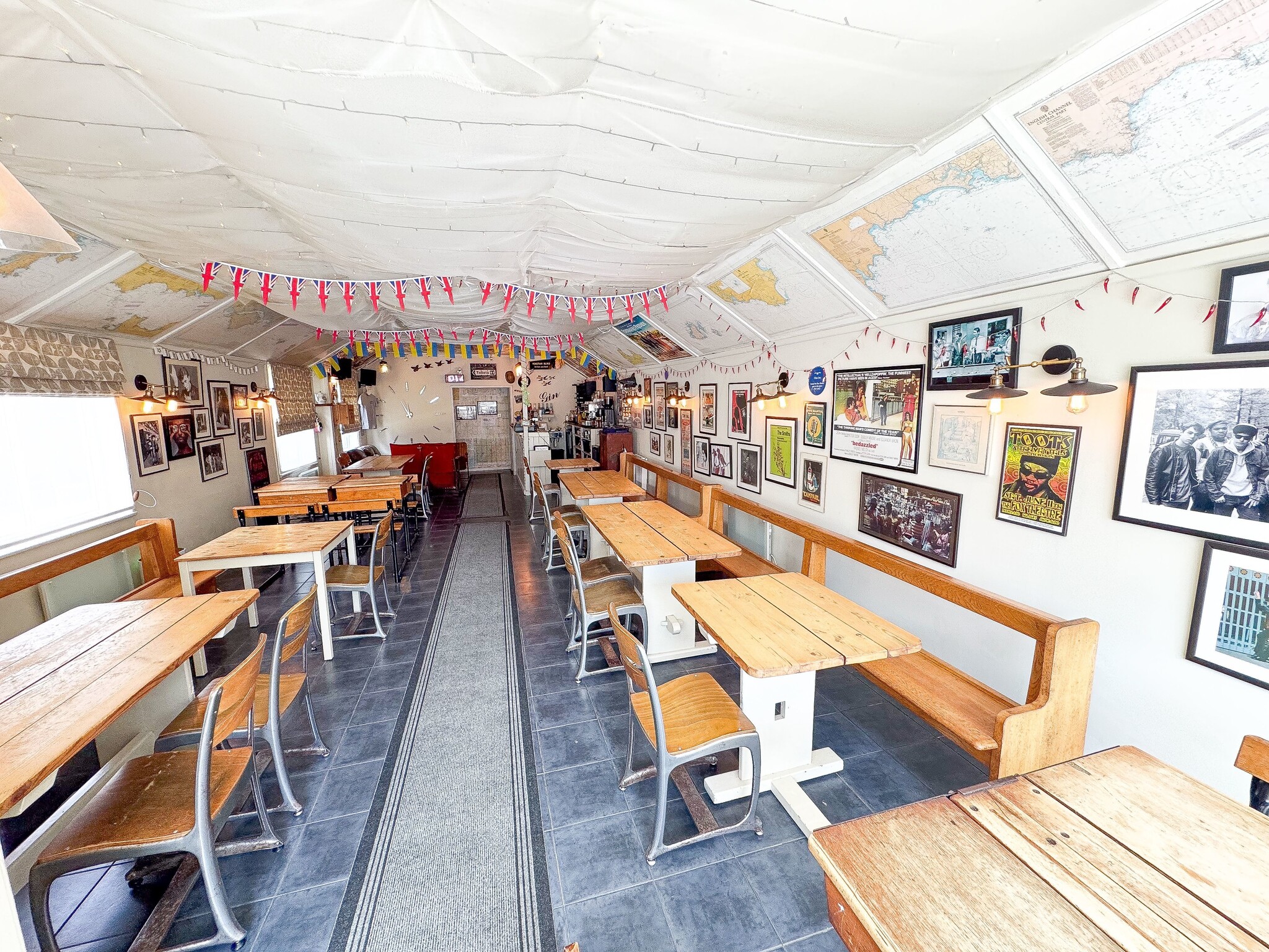 10 New Rd, Port Isaac for lease Interior Photo- Image 1 of 3