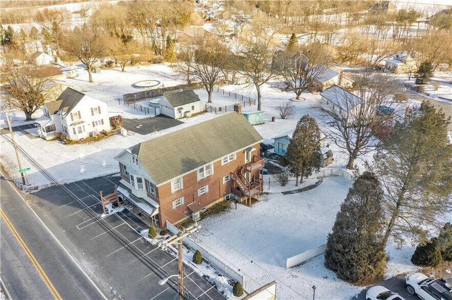 462 Bushkill Center Rd, Nazareth, PA for sale - Building Photo - Image 1 of 1