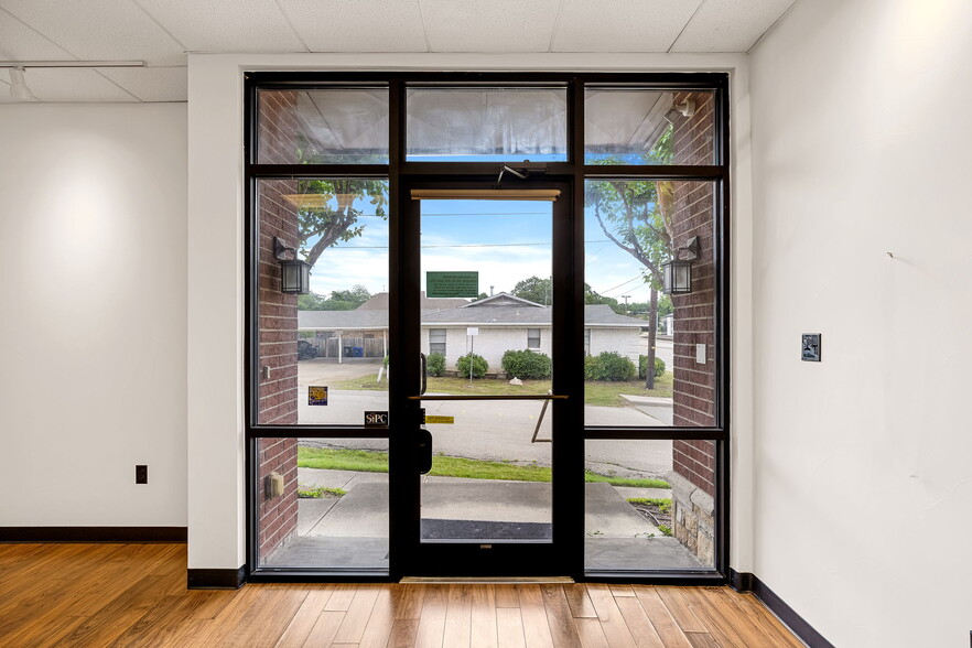 1515 E Belt Line Rd, Carrollton, TX for sale - Interior Photo - Image 3 of 86