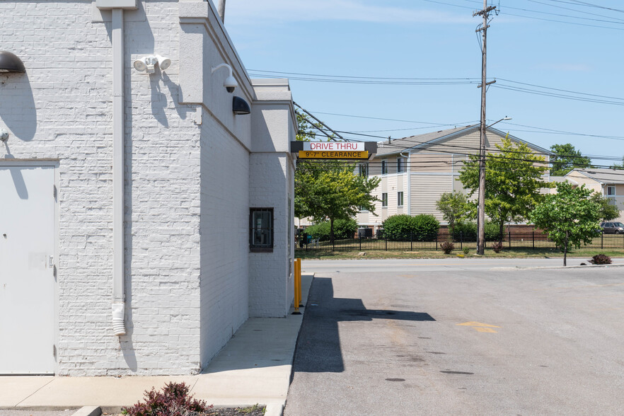 16100 Lakeshore Blvd, Cleveland, OH for sale - Building Photo - Image 3 of 5