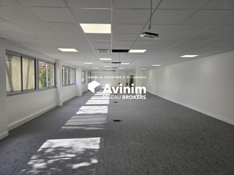 Office in Gonesse for lease - Interior Photo - Image 3 of 5