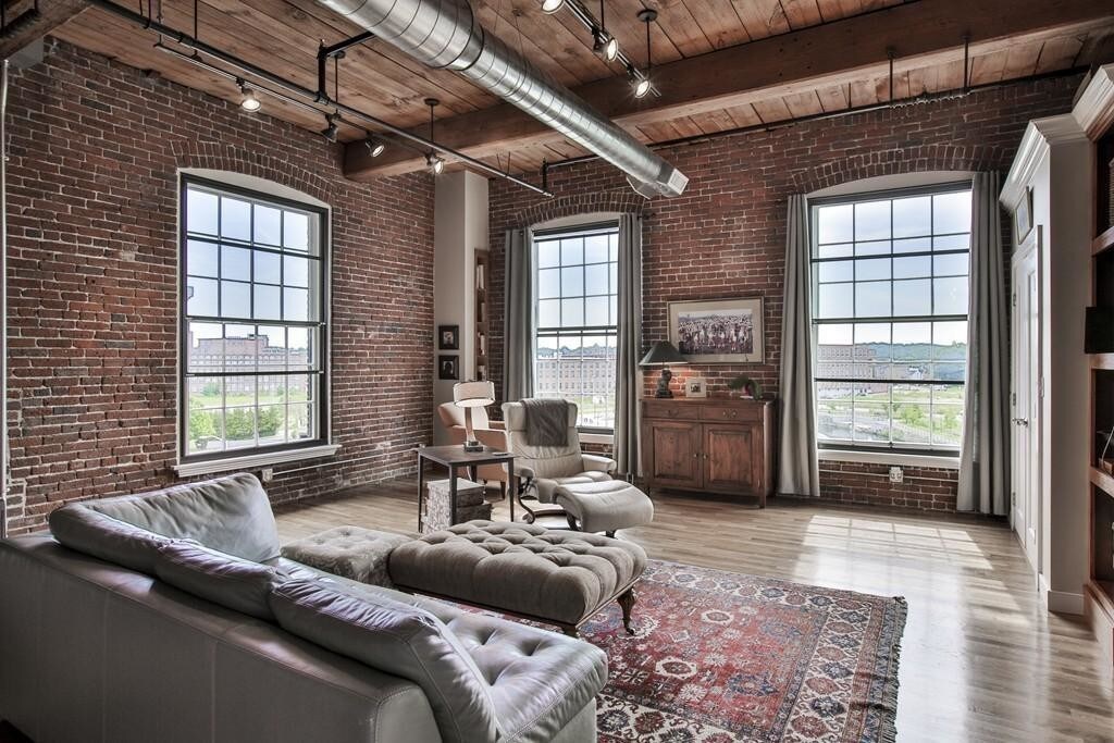 491 Dutton St, Lowell, MA 01854