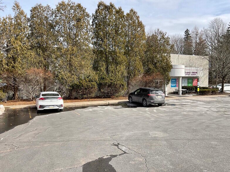 102 N Abington Rd, Clarks Green, PA for sale - Building Photo - Image 1 of 1