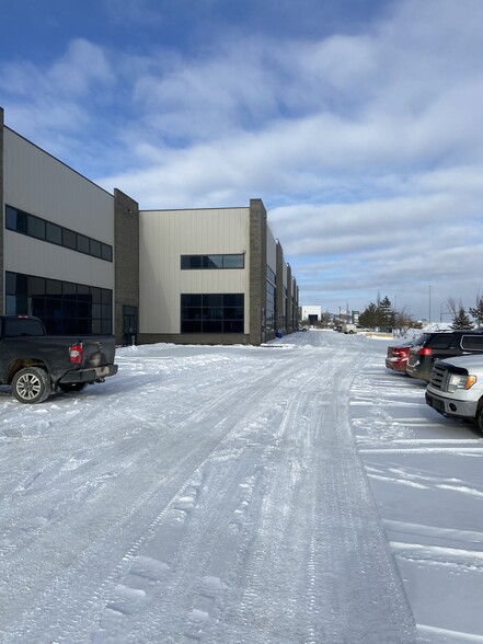 885 Memorial Dr, Wood Buffalo, AB for lease - Building Photo - Image 1 of 25