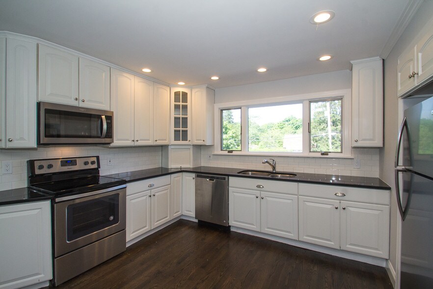 167 Middle Rd, Blue Point, NY 11715 Multifamily for Sale