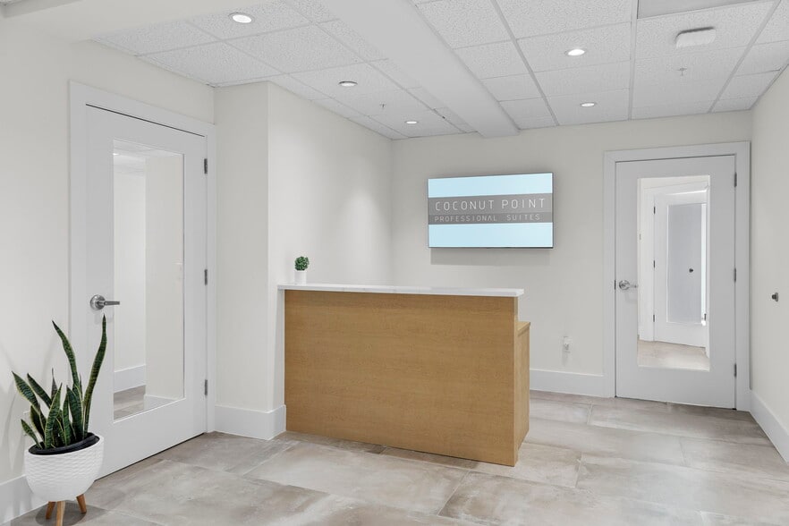 23160 Fashion Dr, Estero, FL for lease - Interior Photo - Image 2 of 15