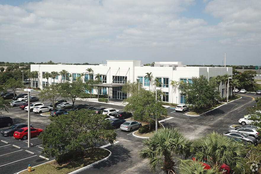 2010 NW 150th Ave, Pembroke Pines, FL for lease - Building Photo - Image 1 of 11