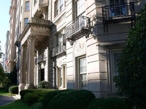 1026 16th St NW, Washington, DC for lease Interior Photo- Image 2 of 10