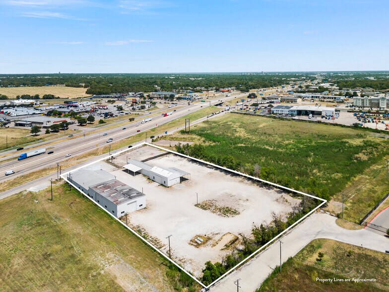 4204 S Jack Kultgen Expy, Waco, TX for sale - Building Photo - Image 1 of 1