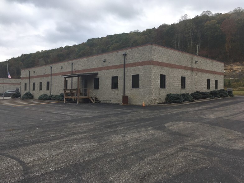 5004 Elk River Rd S, Elkview, WV 25071