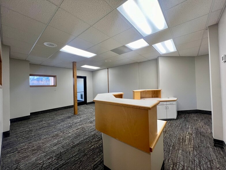 530 W Pleasant St, Mankato, MN for lease - Interior Photo - Image 2 of 13