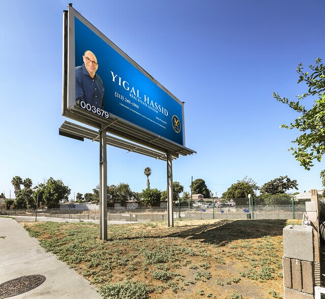 303 N Wilmington Ave, Compton, CA for sale - Primary Photo - Image 2 of 5