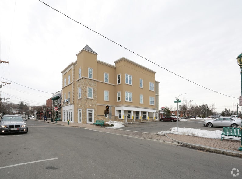 56 Center St, Southington, CT for lease - Building Photo - Image 2 of 5