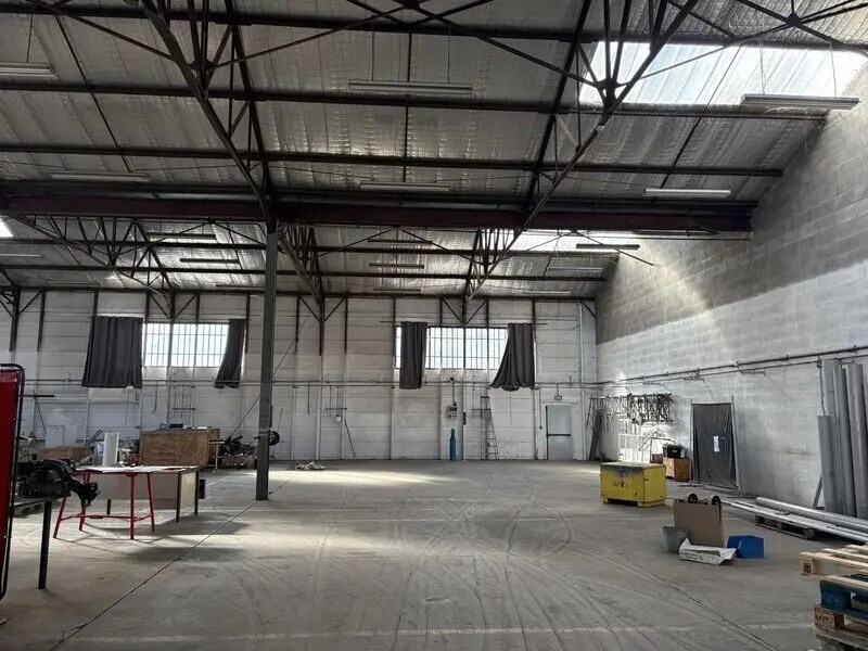 Flex in Feyzin for lease Interior Photo- Image 1 of 8