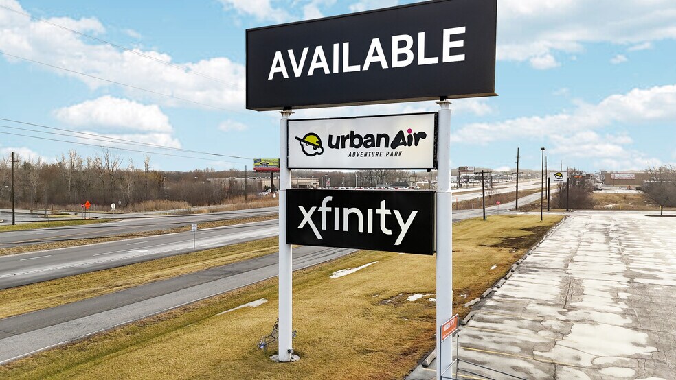 3199-3249 E Lincoln Hwy, Hobart, IN for lease - Building Photo - Image 2 of 11