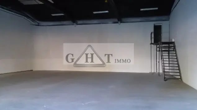 Industrial in Saint-Germain-lès-Arpajon for lease - Interior Photo - Image 2 of 3