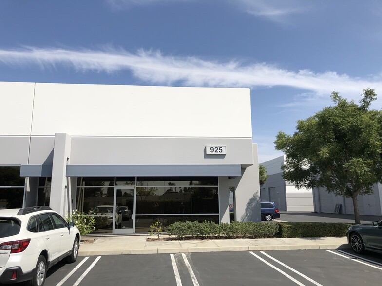 925 N Shepard St, Anaheim, CA for lease - Building Photo - Image 2 of 3