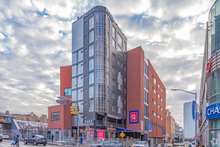 131-78 40th Rd, Flushing, NY for sale - Primary Photo - Image 1 of 1