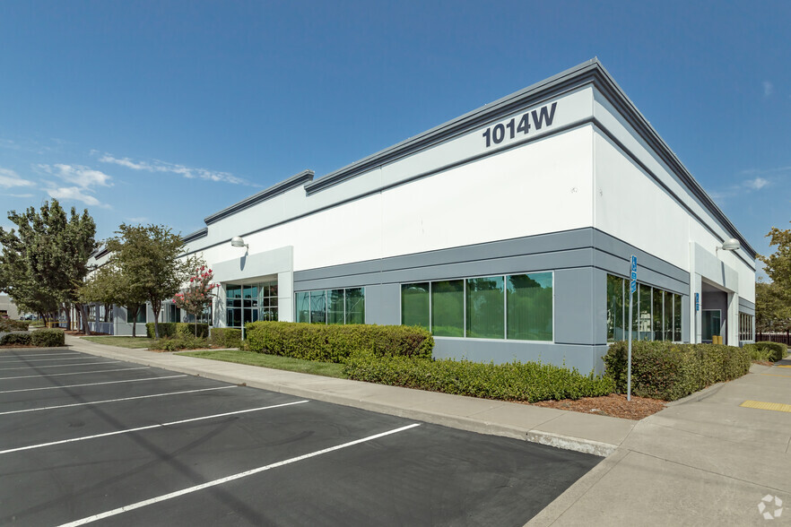 1014 N Market Blvd, Sacramento, CA for lease - Building Photo - Image 1 of 27