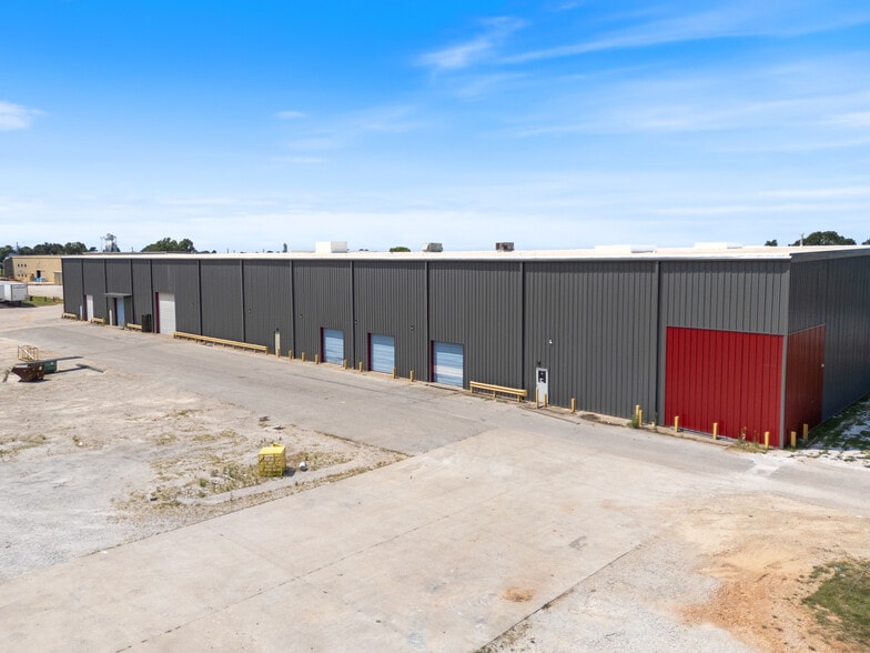 400-402 W New Hope Rd, Rogers, AR for lease - Building Photo - Image 2 of 17