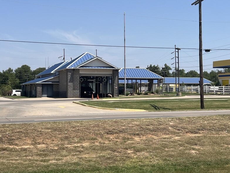 Oklahoma City 9 Car Wash Portfolio portfolio of 9 properties for sale on LoopNet.com - Building Photo - Image 2 of 17