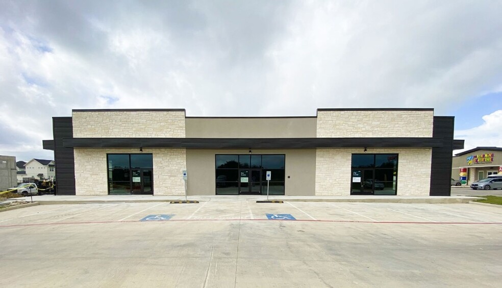 12112 Alamo Ranch Pky, San Antonio, TX for lease - Building Photo - Image 1 of 6