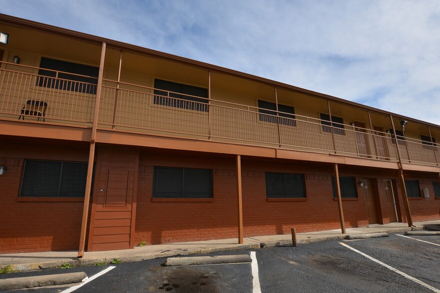 8221 Scyene Rd Dallas Tx 75227 Apartments Property For On 50 Unit Apartment Building Offered For In Dallas Tx