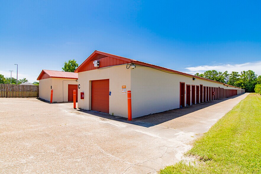 Radiant Storage Portfolio portfolio of 3 properties for sale on LoopNet.com - Building Photo - Image 2 of 4