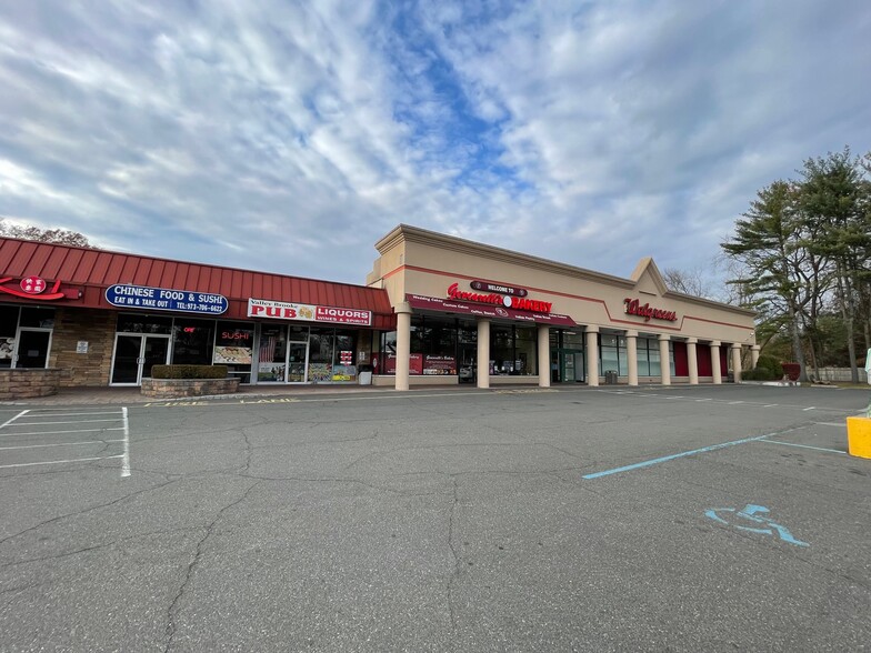 301-321 Valley Rd, Wayne, NJ for sale - Building Photo - Image 1 of 1