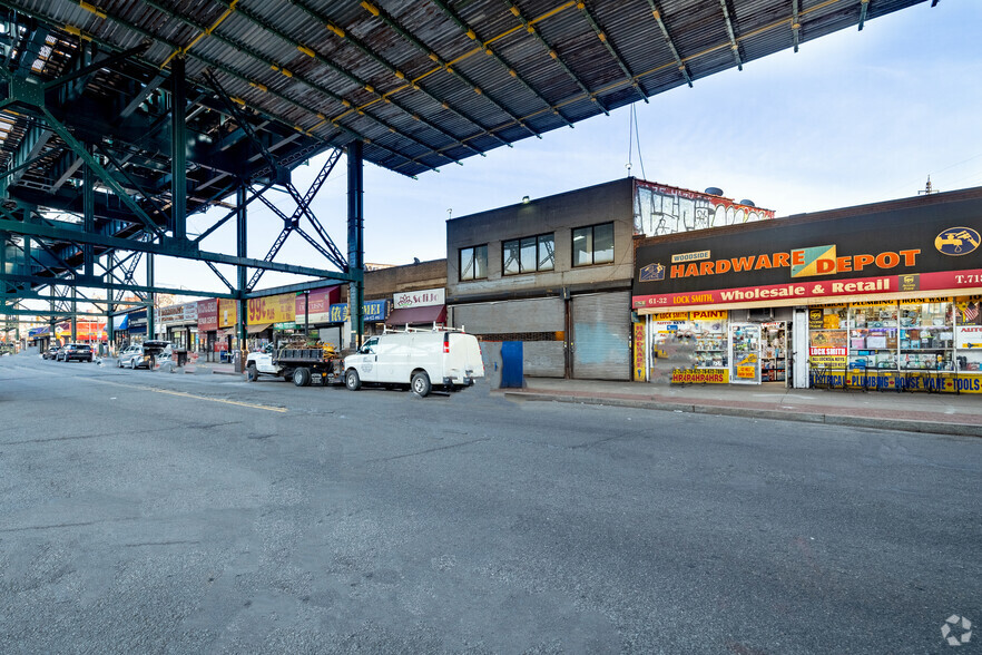 6204 Roosevelt Ave, Flushing, NY for lease - Building Photo - Image 2 of 5