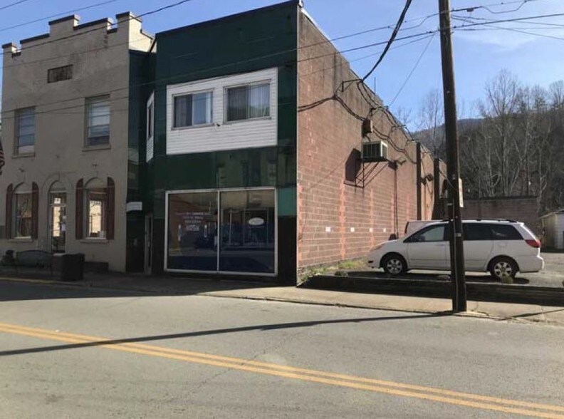 404 W Main St, Cumberland, KY for sale - Primary Photo - Image 1 of 1