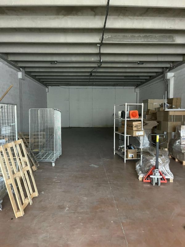 Flex in Vallauris for lease Building Photo- Image 1 of 4