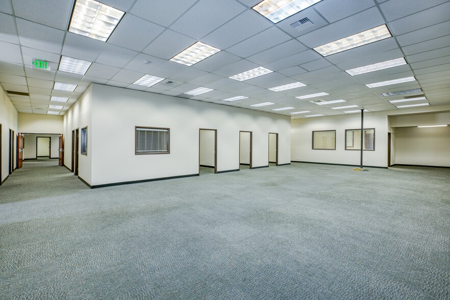 5945 Palm Dr, Carmichael, CA for sale - Interior Photo - Image 3 of 12