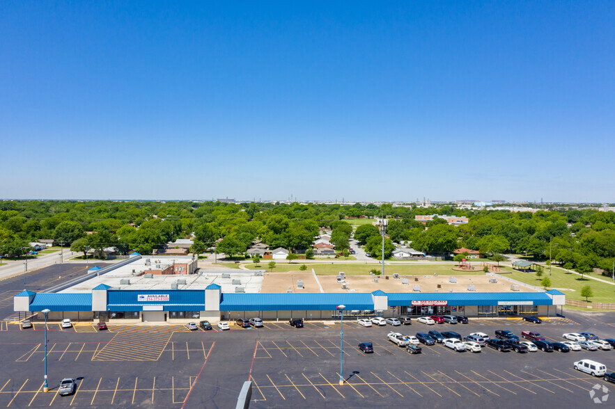 4105-4121 Denton Hwy, Haltom City, TX for lease - Building Photo - Image 1 of 11