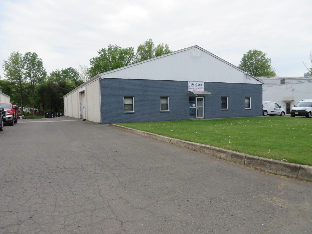 4042 Old Camplain Rd, Hillsborough, NJ 08844