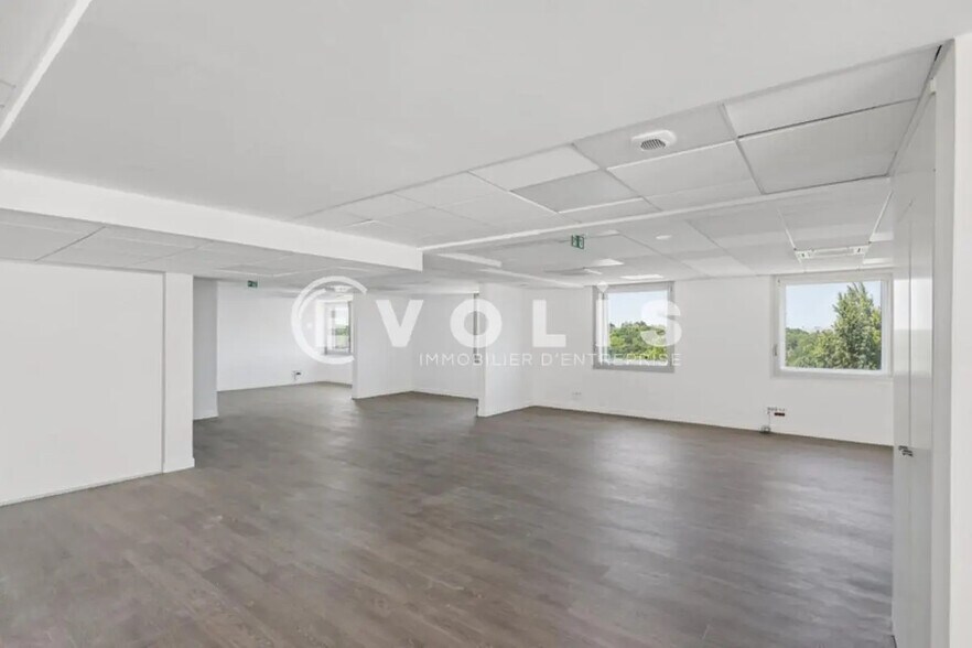 1-3 Allée Edmee Lheureux, Joinville-le-Pont for lease - Interior Photo - Image 3 of 14