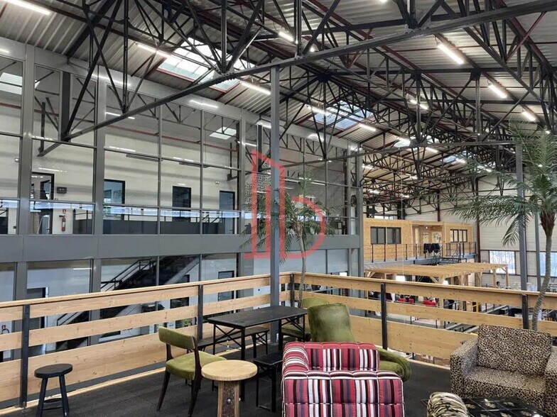 Office in Bègles for lease - Interior Photo - Image 1 of 6