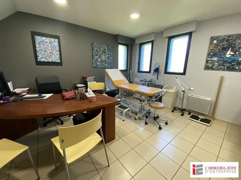 Office in Saint-Erblon for sale - Interior Photo - Image 2 of 5