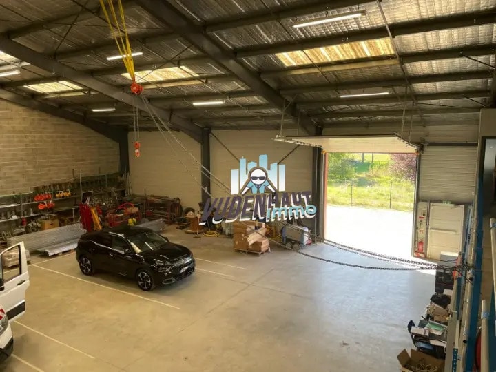 Flex in Noé for lease Interior Photo- Image 1 of 10