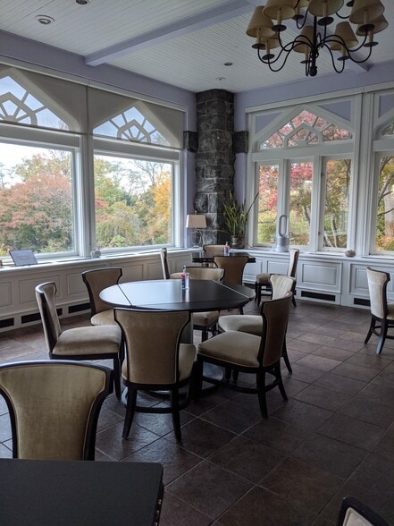 400 Benedict Ave, Tarrytown, NY for lease - Interior Photo - Image 1 of 39